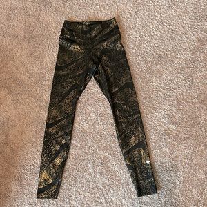 Nike One Mid-Rise Full Length Black & Gold Metallic Training Leggings
